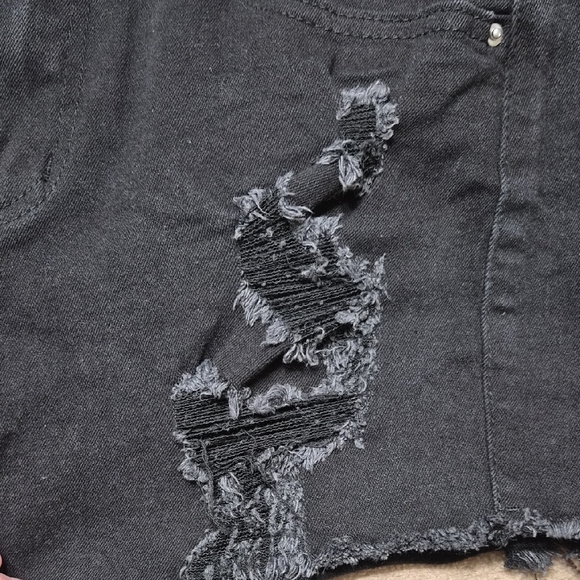 Black Distressed Stretch Frayed Jean Shorts Size 6 - Picture 4 of 12